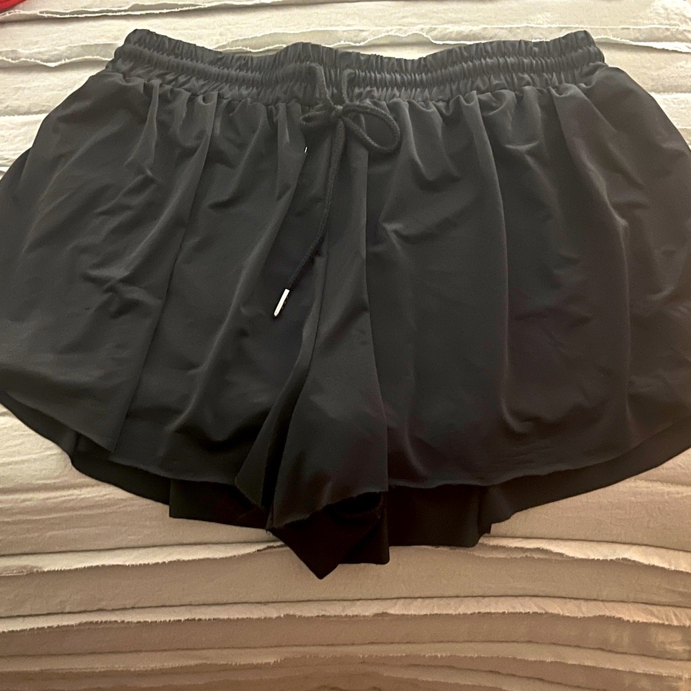 NWOT NO COMMENT SHORTS WOMEN SIZE M